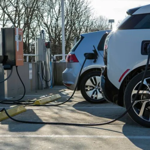 Quarterly sales of electric cars break records in several key markets amid energy crisis