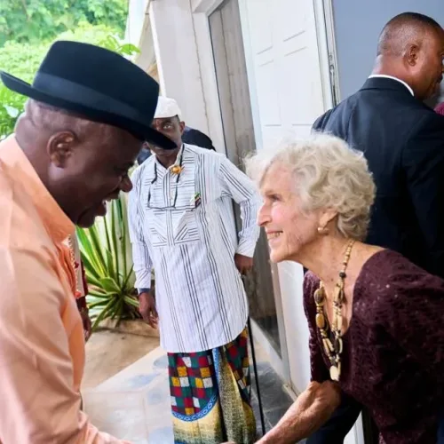 Diri pays condolence visit to ex-minister’s family