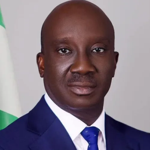 Okpebholo meets Edo indigenes in London, seeks diaspora support for state development, Tinubu’s re-election