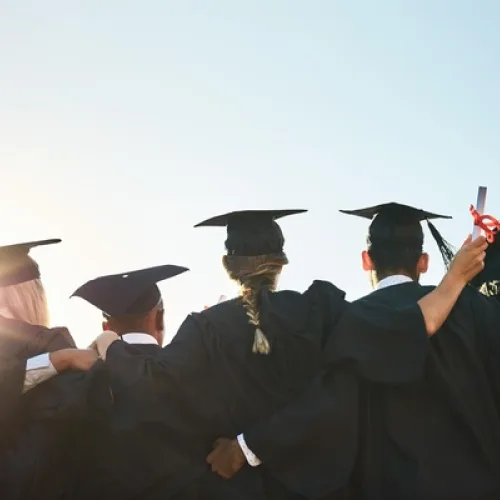 US considers imposing $100,000 fee for international graduates to work after graduation