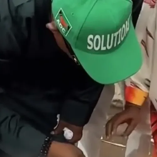 VIDEO: Oyo ADC gov candidate distributes corn to supporters