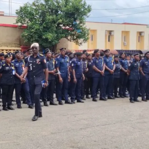 Fire disaster: FFS personnel donate quarter guards as CG lauds FG over welfare