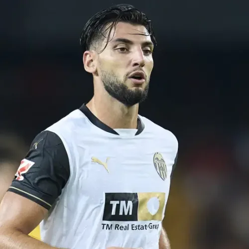 Sevilla loan convicted striker Rafa Mir to Greek club Aris