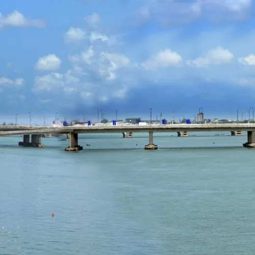 Woman rescued after jumping into Lagos lagoon from Carter Bridge