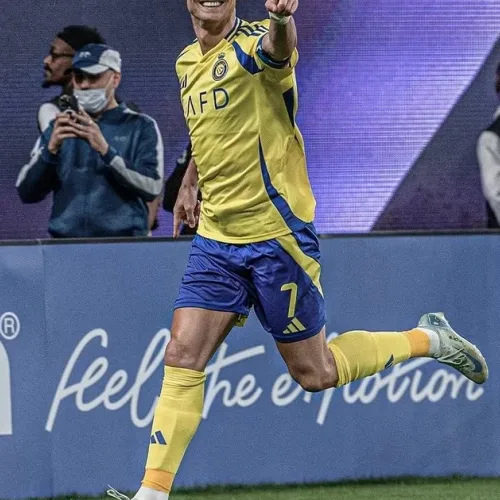 Ronaldo tops weekly salary rankings, Messi falls to 13th