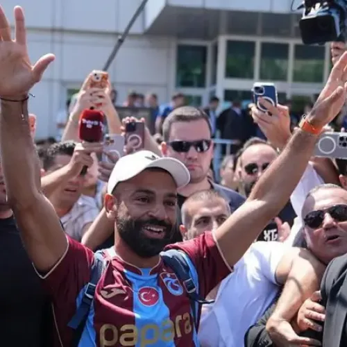 Fans welcome Salah in Turkey ahead of Trabzonspor move