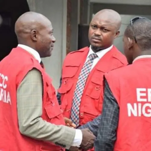 EFCC storms Lekki apartments, nabs over 20 in anti-graft raid