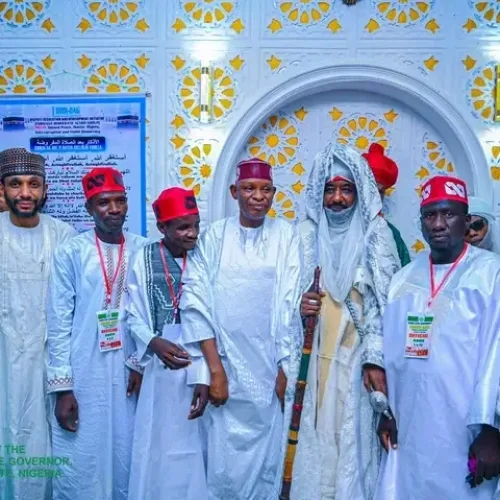 Kano weds 1,500 couples, gives house, hajj to widower