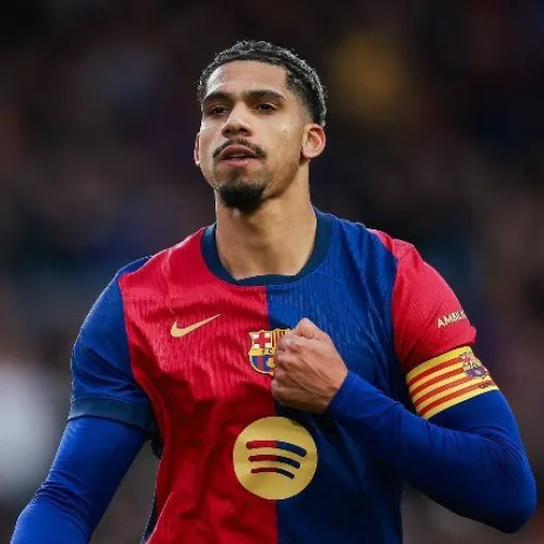 Liverpool seal surprise loan deal for Barcelona defender Araújo