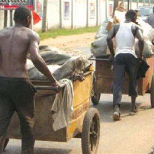 Cart pushers: Lifeline for Lagos households, headache for authorities