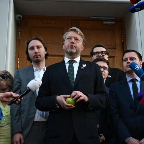 Russia blocks only anti-war party from elections