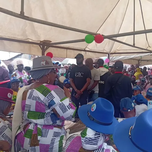 Osun 2026: AMBO’s Wife, Oyetola, Takes APC Campaign To Markets