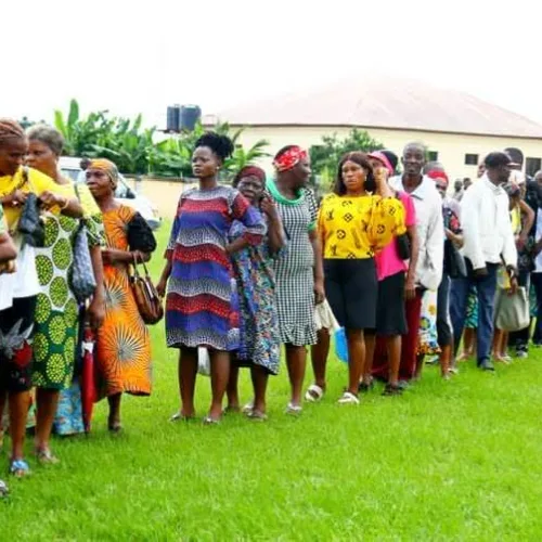 Eno’s Arise Free Food Initiative Distributes 7000 Bags To Abak Residents