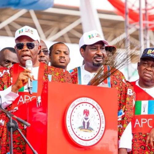 Governorship poll; Akpabio, governors, others storm Osogbo as APC holds final rally