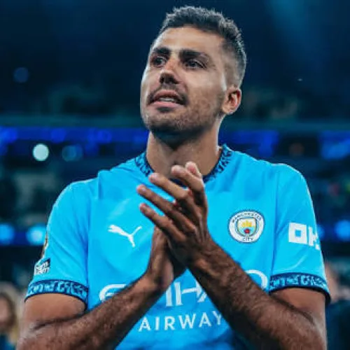 Manchester City reject £55m Barcelona bid for Rodri