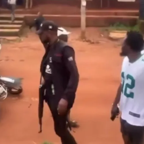 We Dare You To Shoot!, Nigerians Confront Police Over Alleged Harassment of Young Men in Edo (Video)
