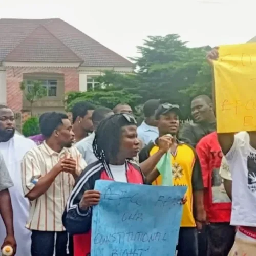 Youths protest EFCC midnight raids in Delta, petition Oborevwori