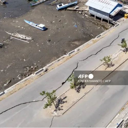 Earthquake kills 54, displaces 12,800 in Indonesia