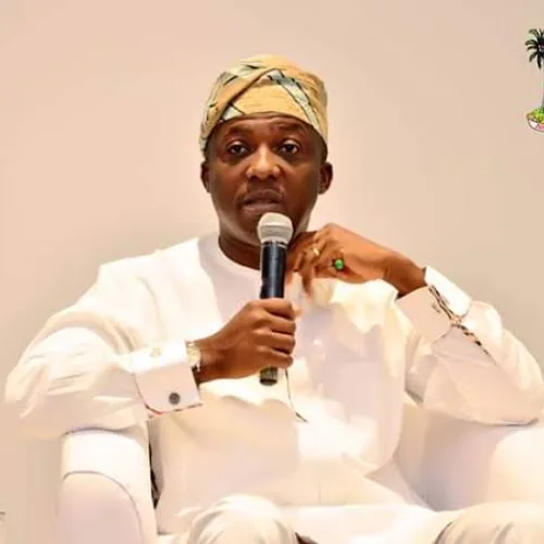 ‘You can do your car spotting, but don’t obstruct road’ — Lagos govt
