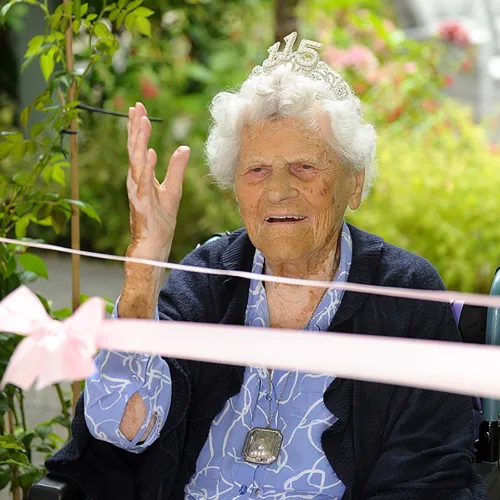 World’s oldest person makes history as first Brit to turn 117