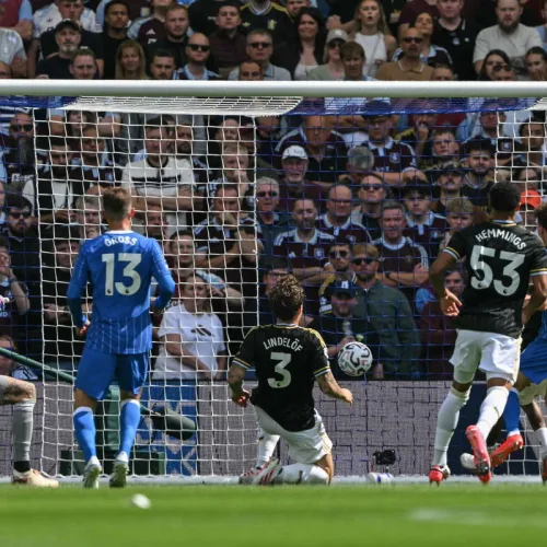Brighton start Premier League season with 4-0 rout of Aston Villa