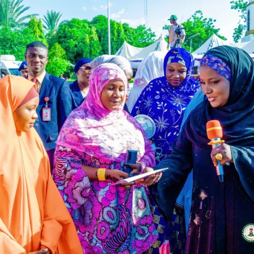 Sokoto first lady flags off distribution of cash, food aid to 3,000 women 
