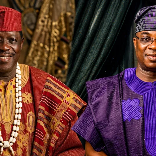 VIDEO: Wasiu Ayinde goes emotional during stage performance over Ogogo’s death