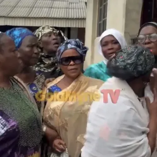 VIDEO: Ogogo’s wife weeps as late actor is buried