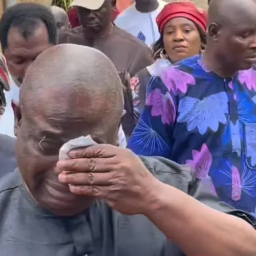 Yinka Quadri breaks down in tears at Ogogo’s burial