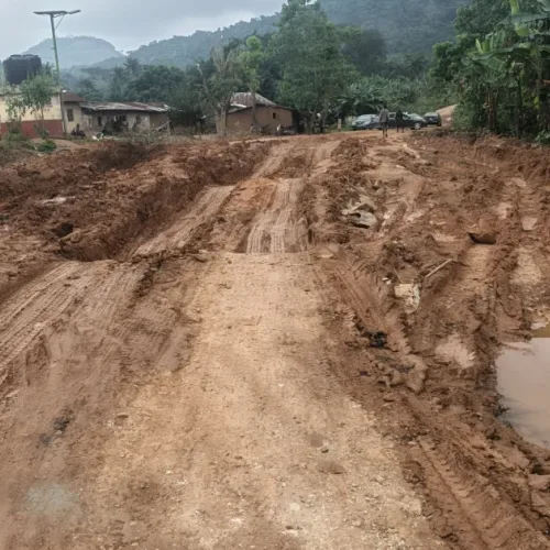 Motorists stranded as FG begins emergency repairs on failed Ekiti highway