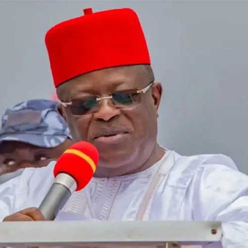 Umahi apologises over Benin-Sapele road, orders arrest of contractors