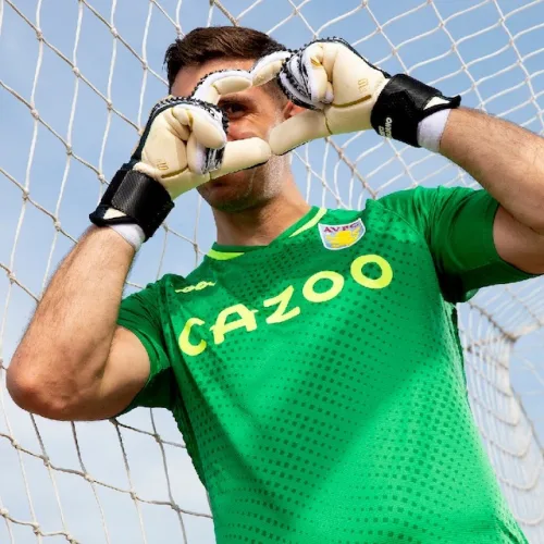 EPL: Chelsea open talks for Aston Villa goalkeeper, Martinez