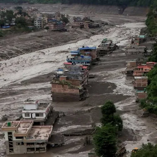 What caused the deadly Nepal-Tibet flood?