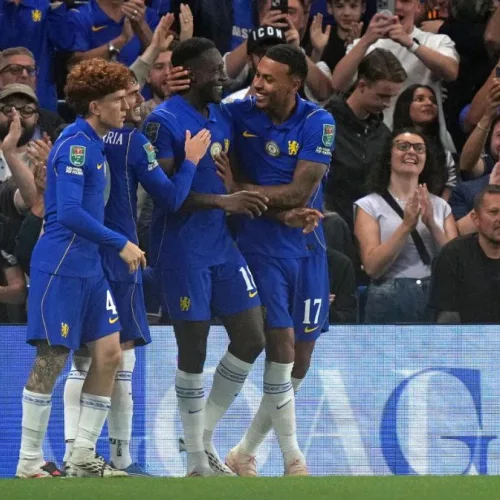 Welbeck scores first Chelsea goal in League Cup win over Luton