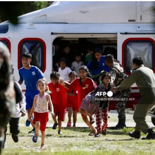 China halts Tibet rescue operation over renewed flood risk 