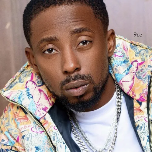 Erigga blasts netizens who can’t keep their lives off social media