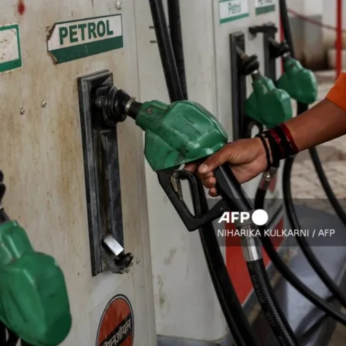 Dangote price hike pushes Abuja petrol prices to N1,300/litre