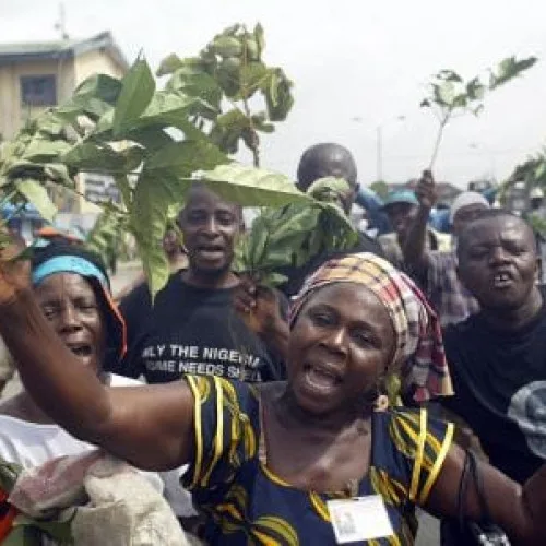 Protest Erupts in Ugbomro Over Arrests After Police Raid on Suspected Drug Dealers