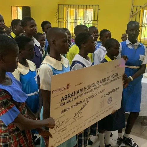 Udu Monarch Disburses â‚¦14.7 Million to Scholars Across the Kingdom