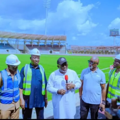"Iâ€™M NOT SMILING!â€ Oborevwori BLASTS Contractor Over Warri Stadium Delay, Demands Quality Delivery